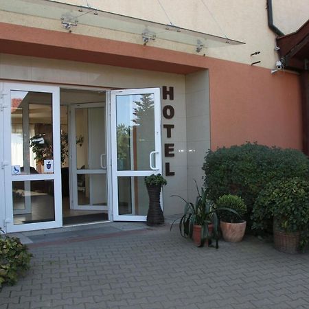 Hotel Przylesie Sierosław Eksteriør billede