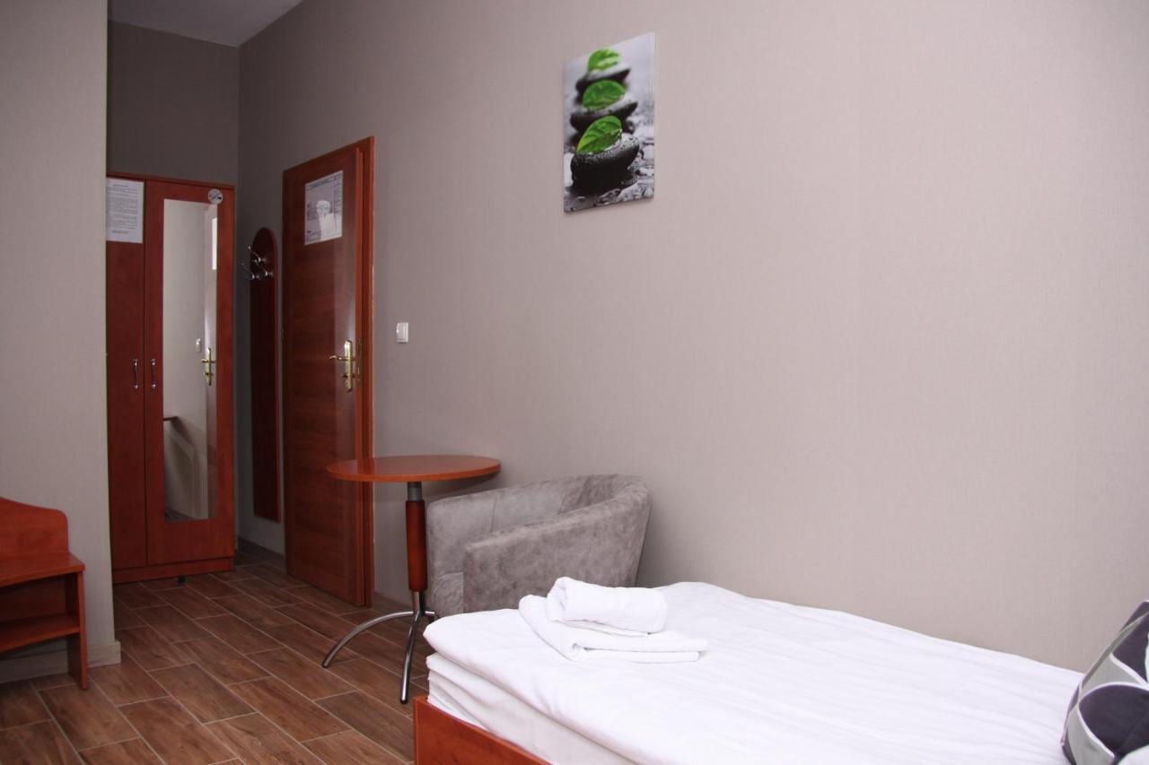 Hotel Przylesie Sierosław Eksteriør billede