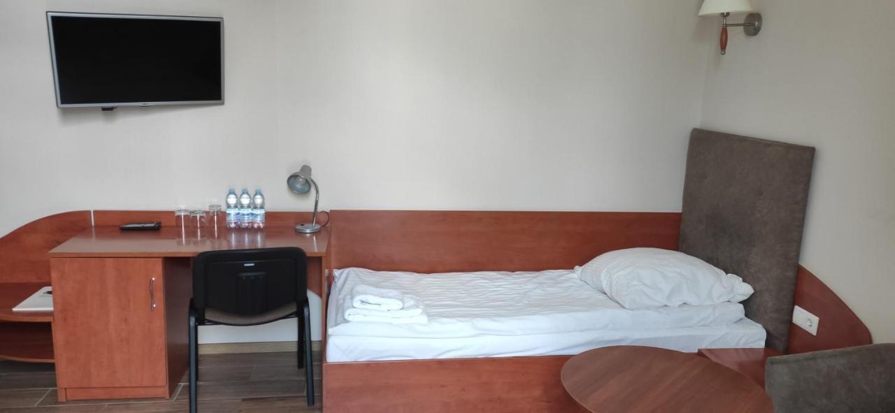Hotel Przylesie Sierosław Eksteriør billede