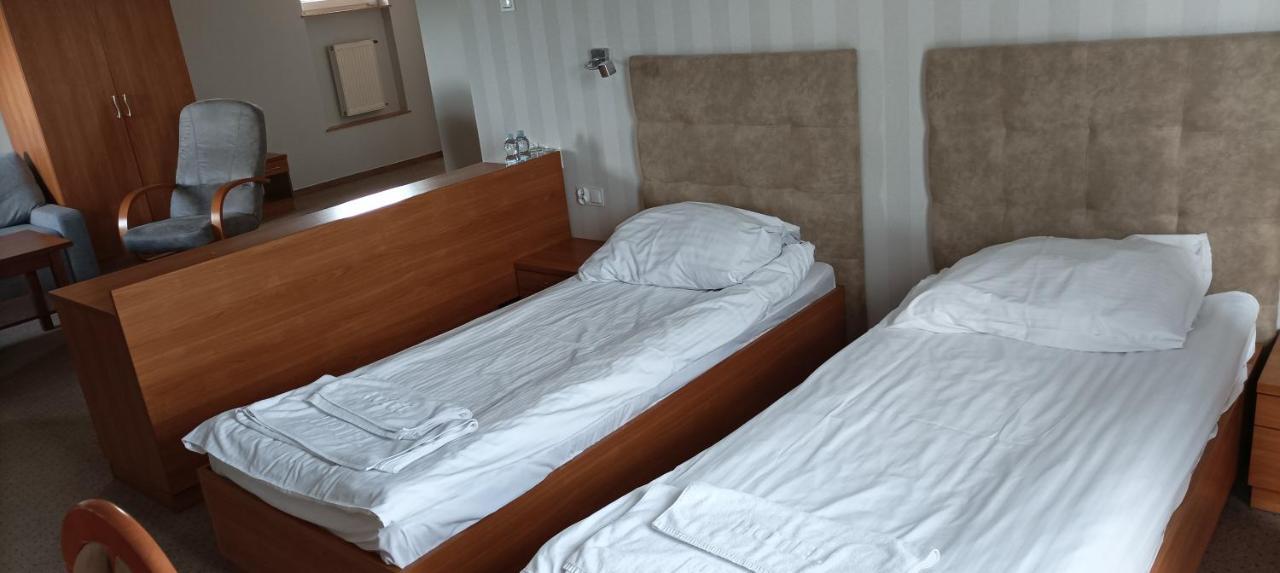 Hotel Przylesie Sierosław Eksteriør billede
