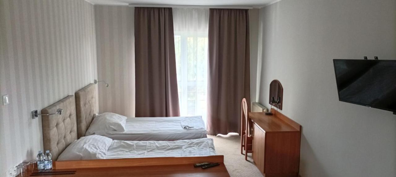 Hotel Przylesie Sierosław Eksteriør billede