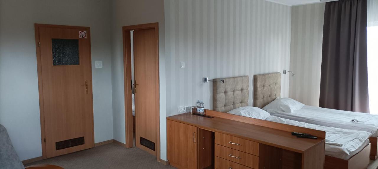 Hotel Przylesie Sierosław Eksteriør billede