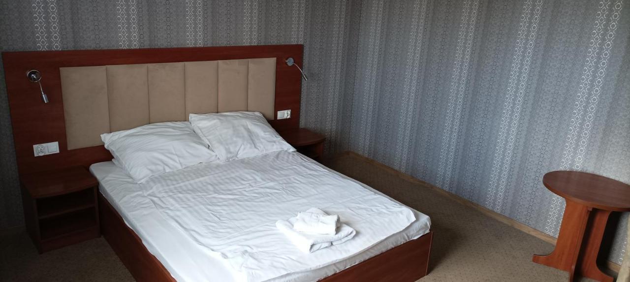 Hotel Przylesie Sierosław Eksteriør billede