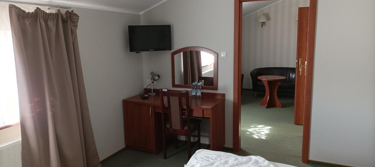 Hotel Przylesie Sierosław Eksteriør billede