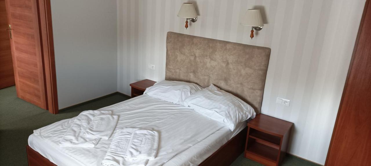 Hotel Przylesie Sierosław Eksteriør billede