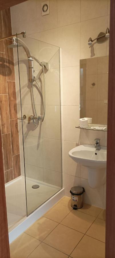Hotel Przylesie Sierosław Eksteriør billede