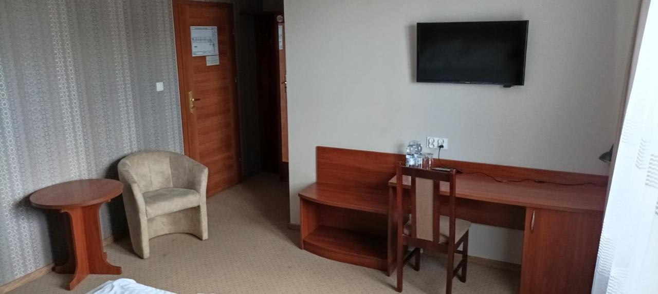 Hotel Przylesie Sierosław Eksteriør billede