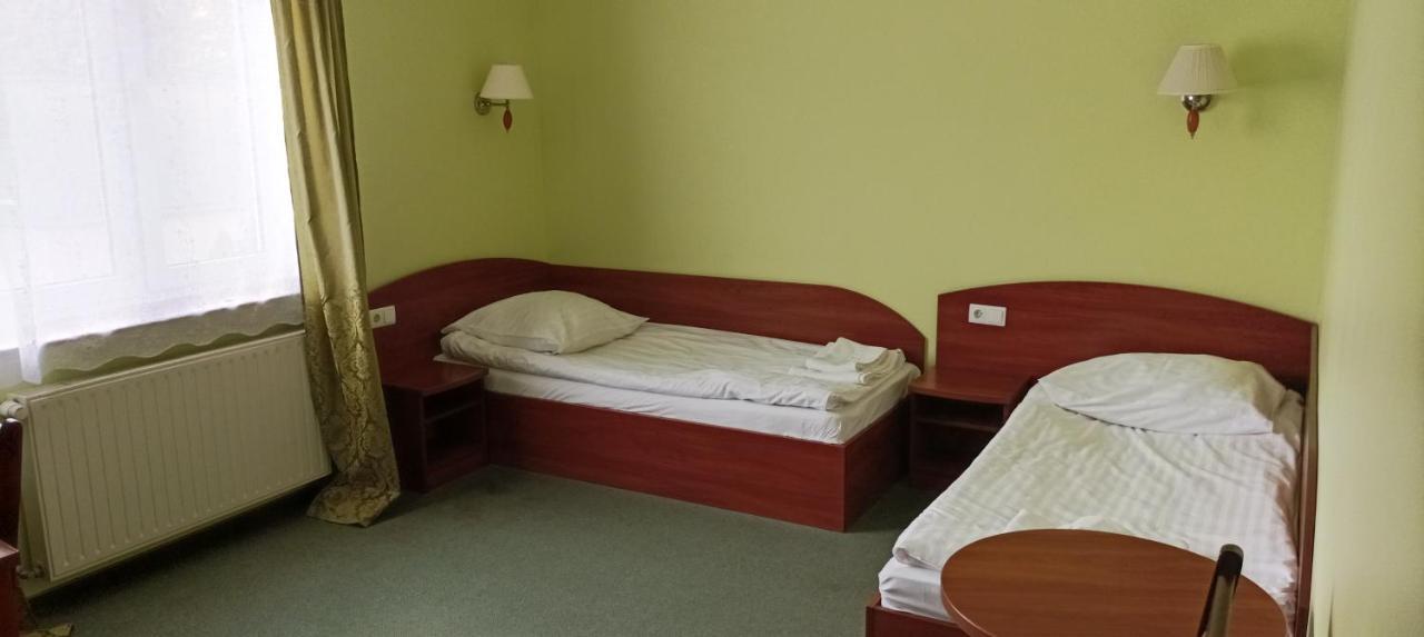 Hotel Przylesie Sierosław Eksteriør billede
