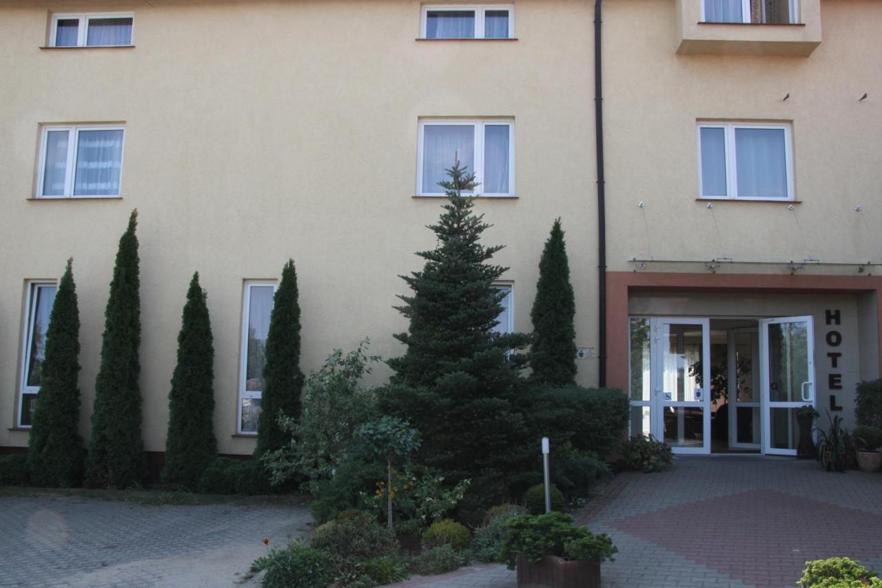 Hotel Przylesie Sierosław Eksteriør billede